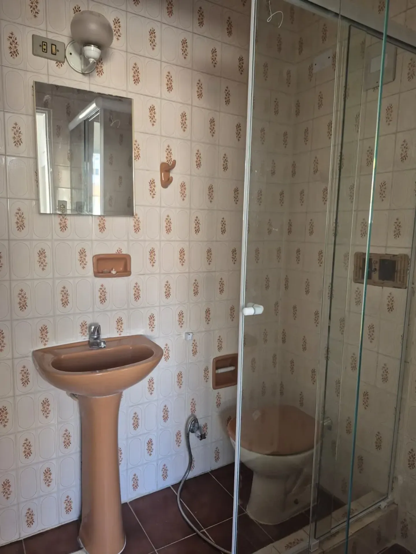 Apartamento sem mobília com cozinha planejada e tanque — photo 33