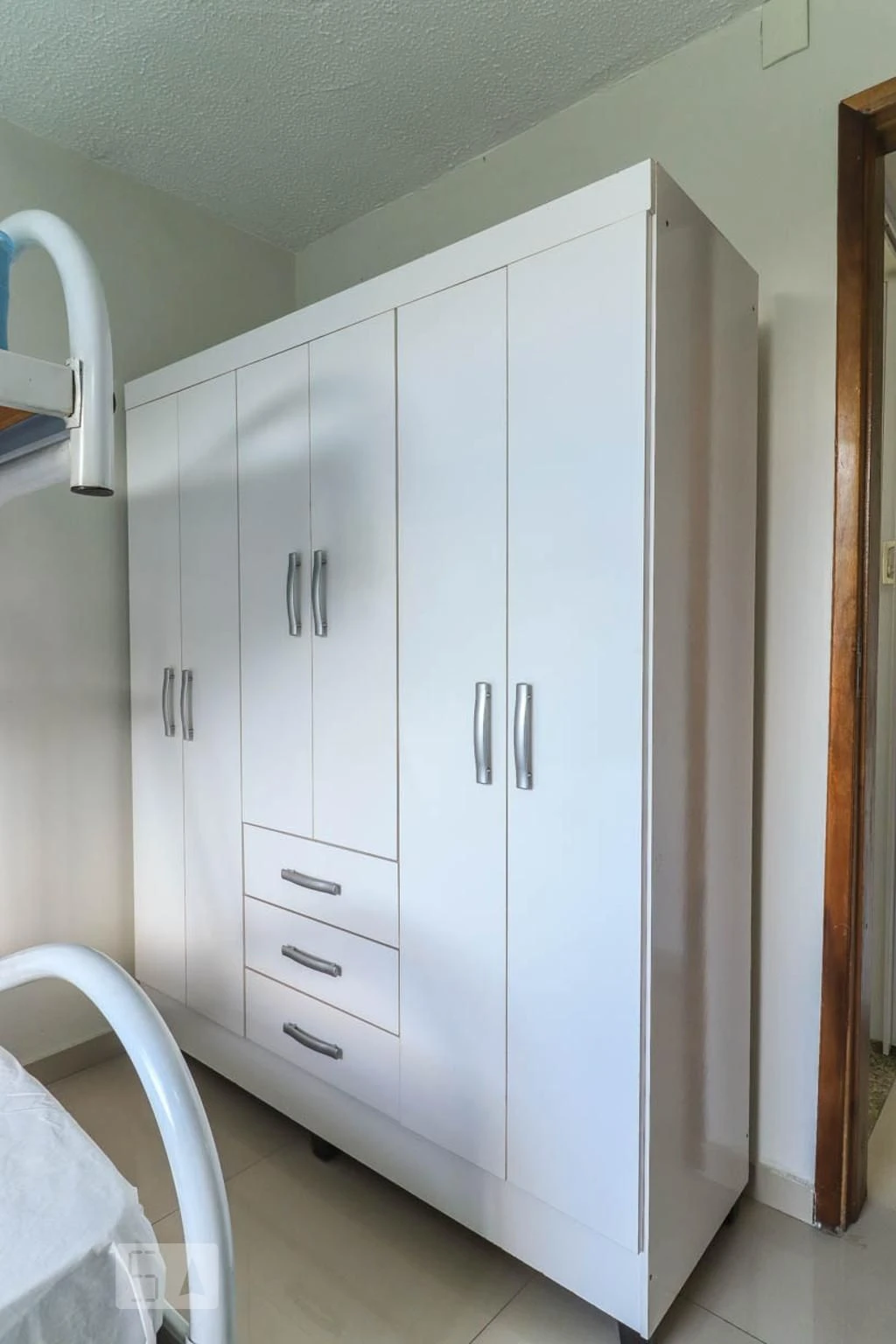 2-bedroom apartment in a building with a gym — photo 8