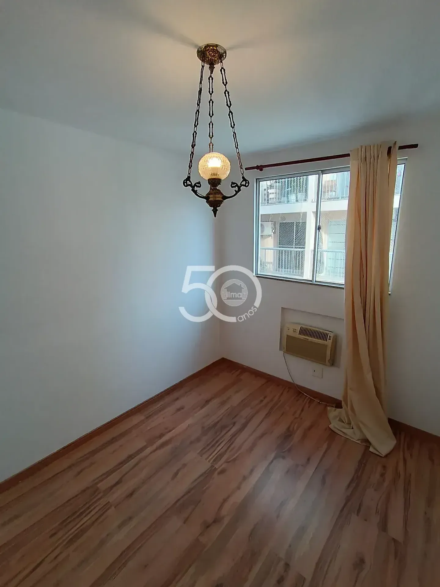 Departamento de 2 dormitorios con piso de madera o laminado — photo 9