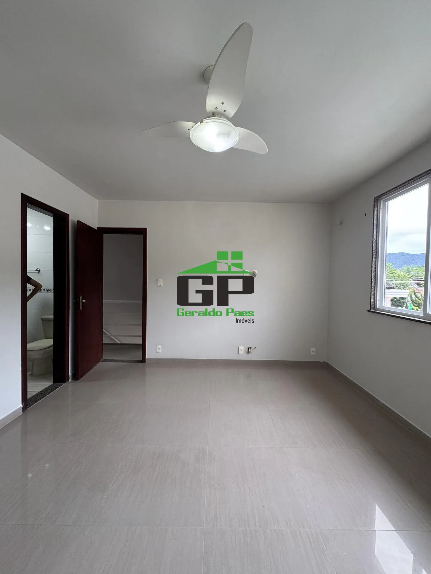 Casa com 5 quartos e 5 banheiros, cozinha fechada — photo 25