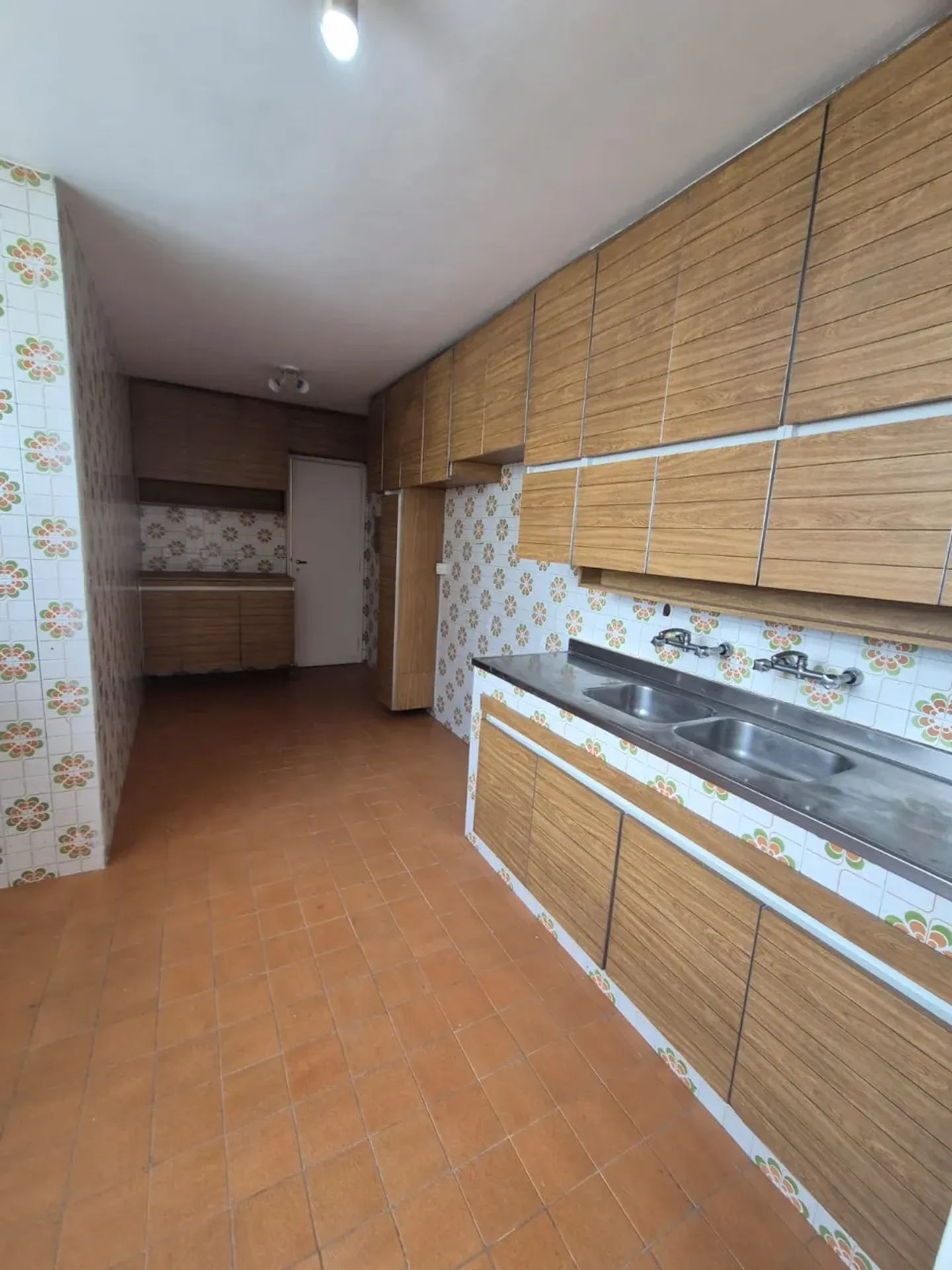 140 m² apartment with a bathtub and a home office — photo 2