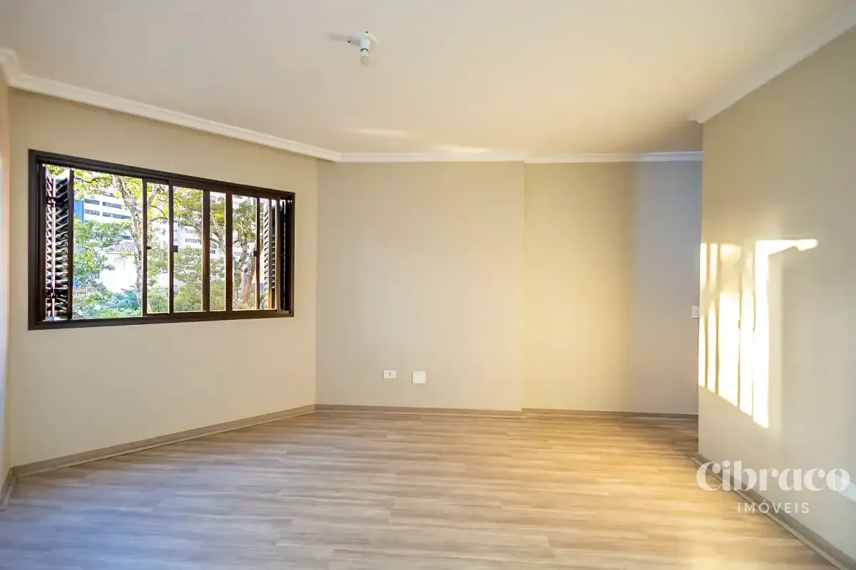 250 m² apartment with 3 bedrooms and a balcony — photo 24