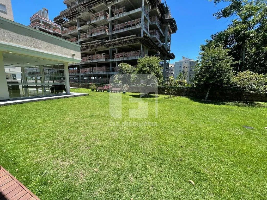 Floor-to-ceiling windows in a 2-bedroom apartment, 87 m² — photo 12
