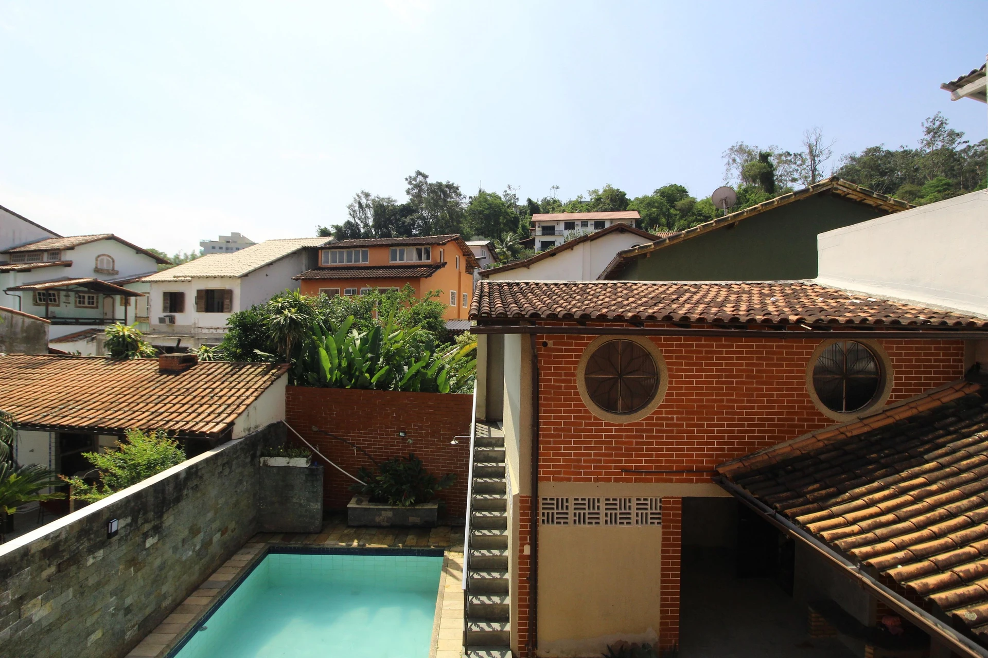 House, 450 m², with a grill on the balcony — photo 24