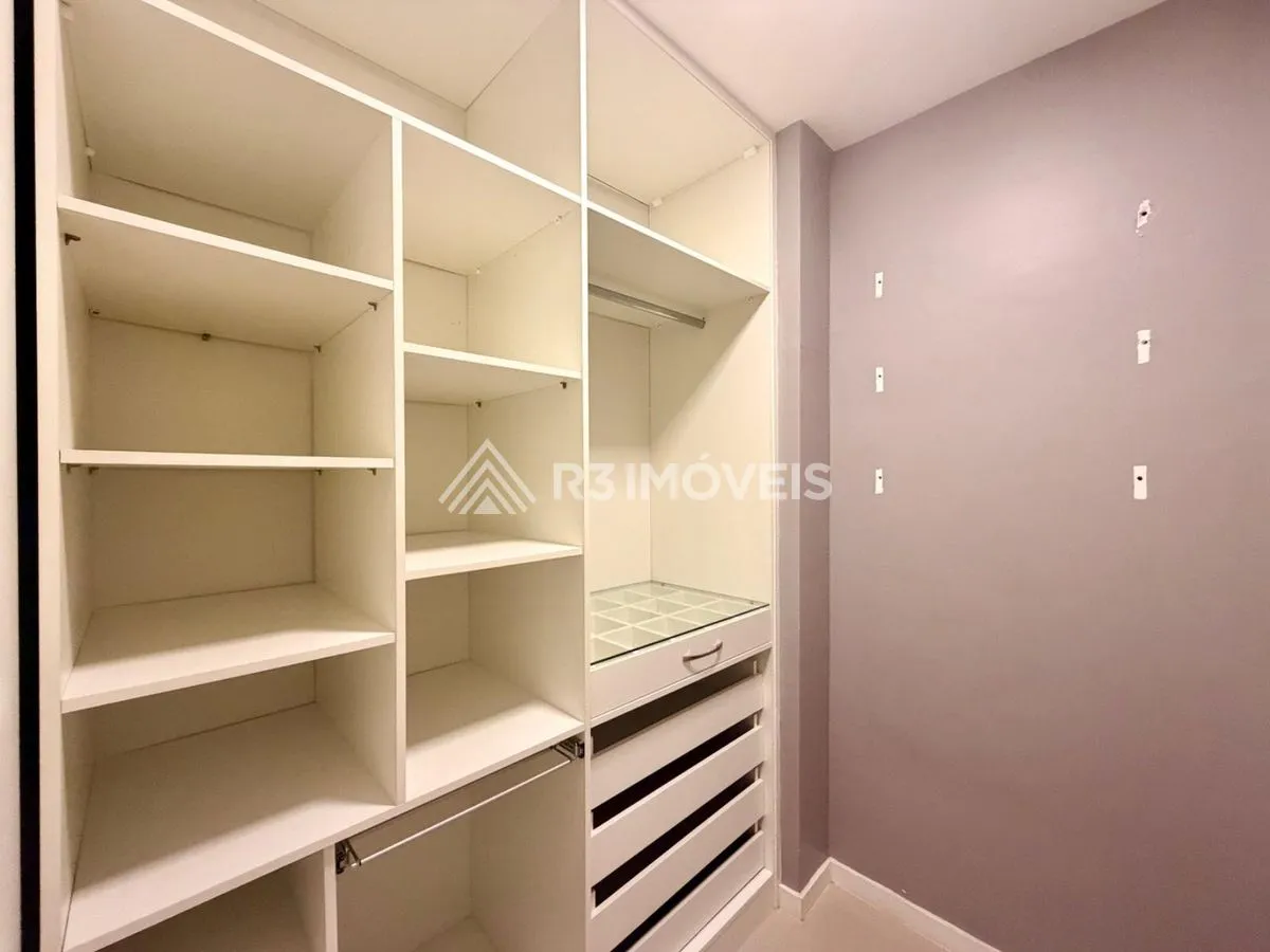 Floor-to-ceiling windows in a 3-bedroom apartment, 160 m² — photo 25