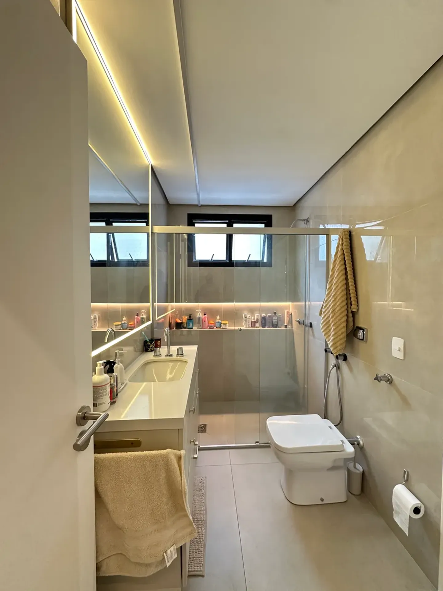 3-bedroom apartment with a fireplace in Florianópolis — photo 45