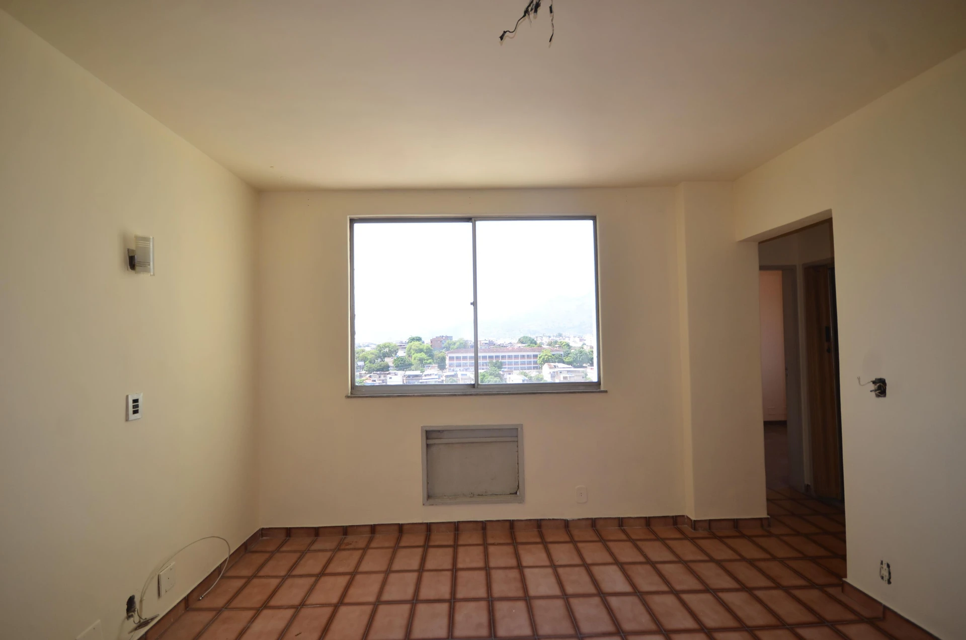 Unfurnished 2-bedroom apartment with a private garden — photo 13