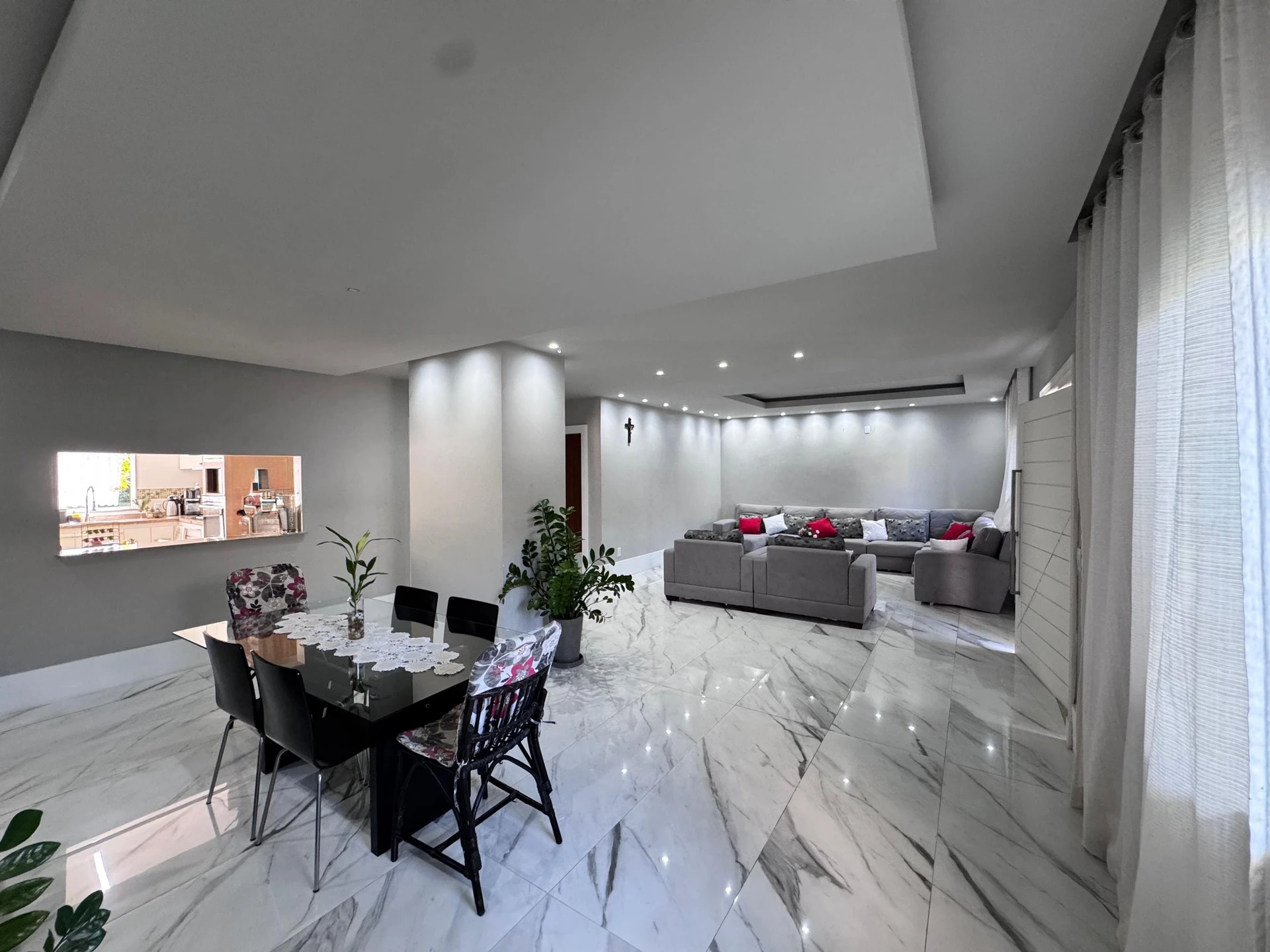 Furnished house with 4 en-suites and 6 bathrooms — photo 42