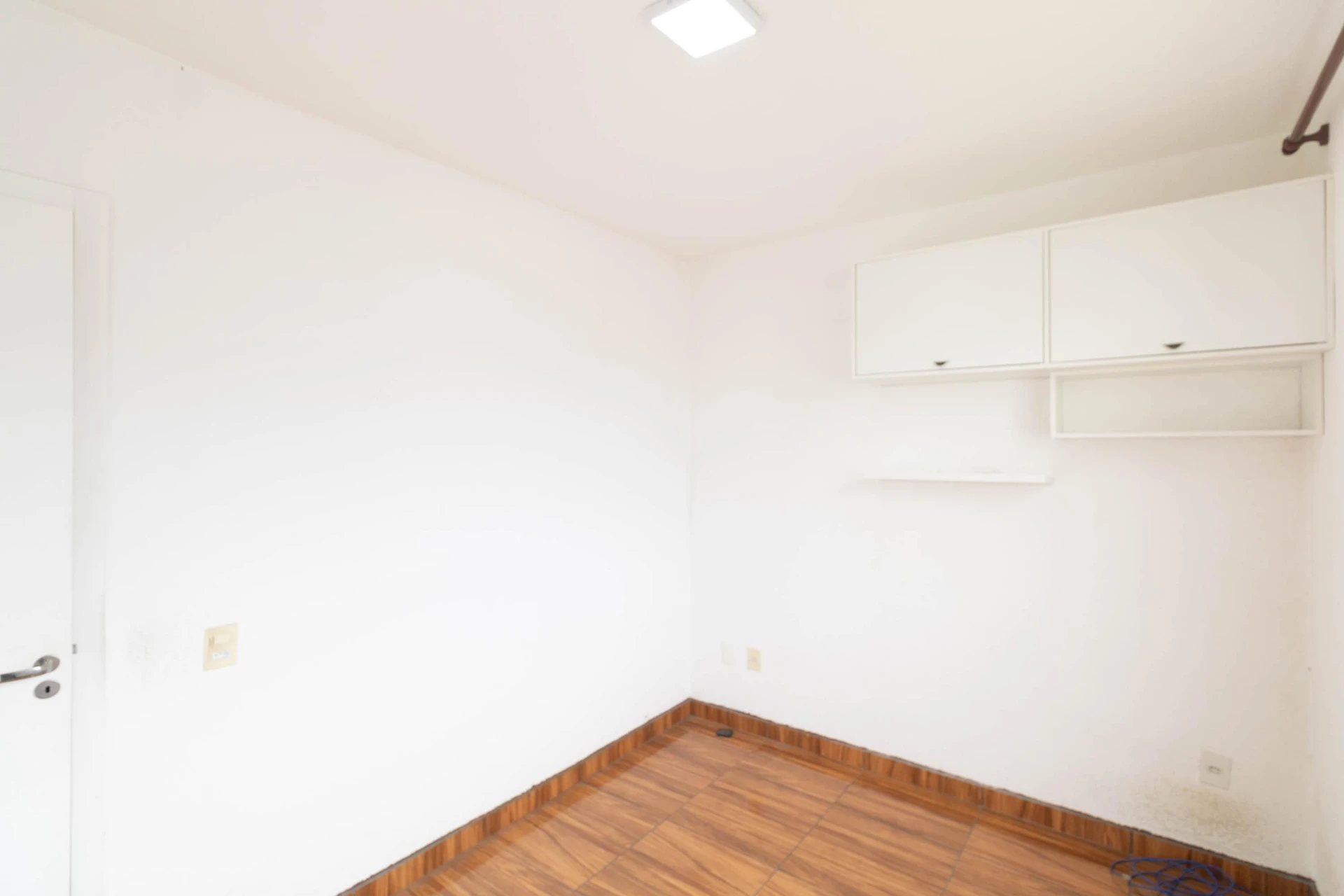 2-bedroom apartment with a glass-enclosed shower — photo 20