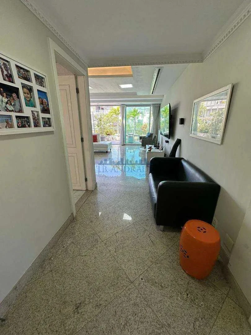 Duplex penthouse with 3 bedrooms and 355 m² — photo 4
