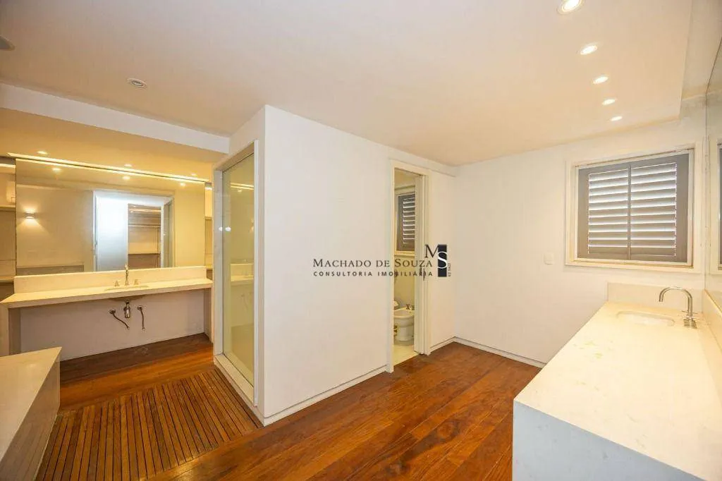 Casa para alugar com 4 dormitórios e 4 banheiros — photo 18