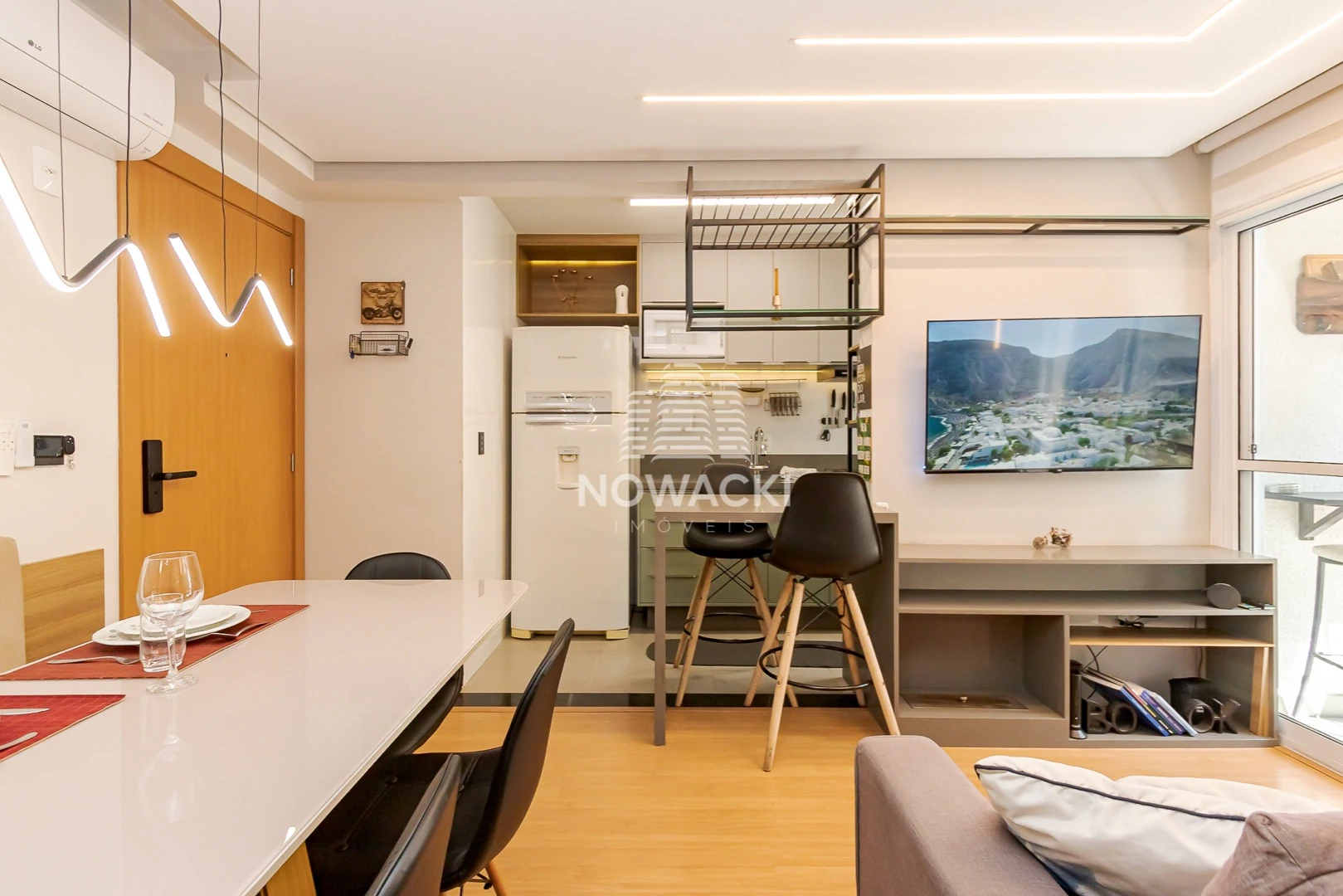 Furnished apartment with 2 bedrooms and open kitchen — photo 2