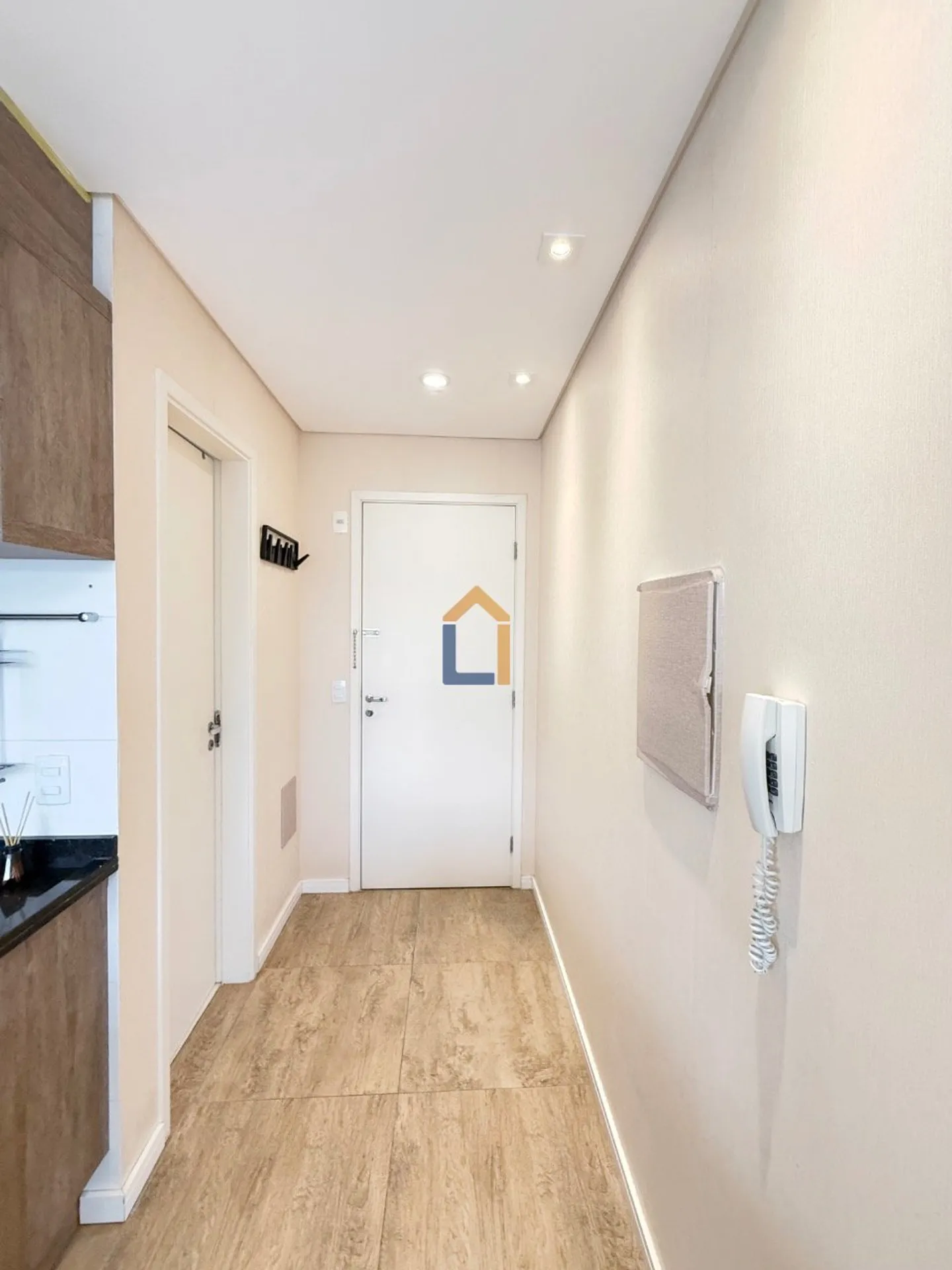 One-bedroom apartment with a dryer — photo 36