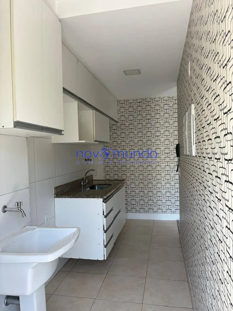 Unfurnished 2-bedroom apartment with 2 bathrooms — photo 3