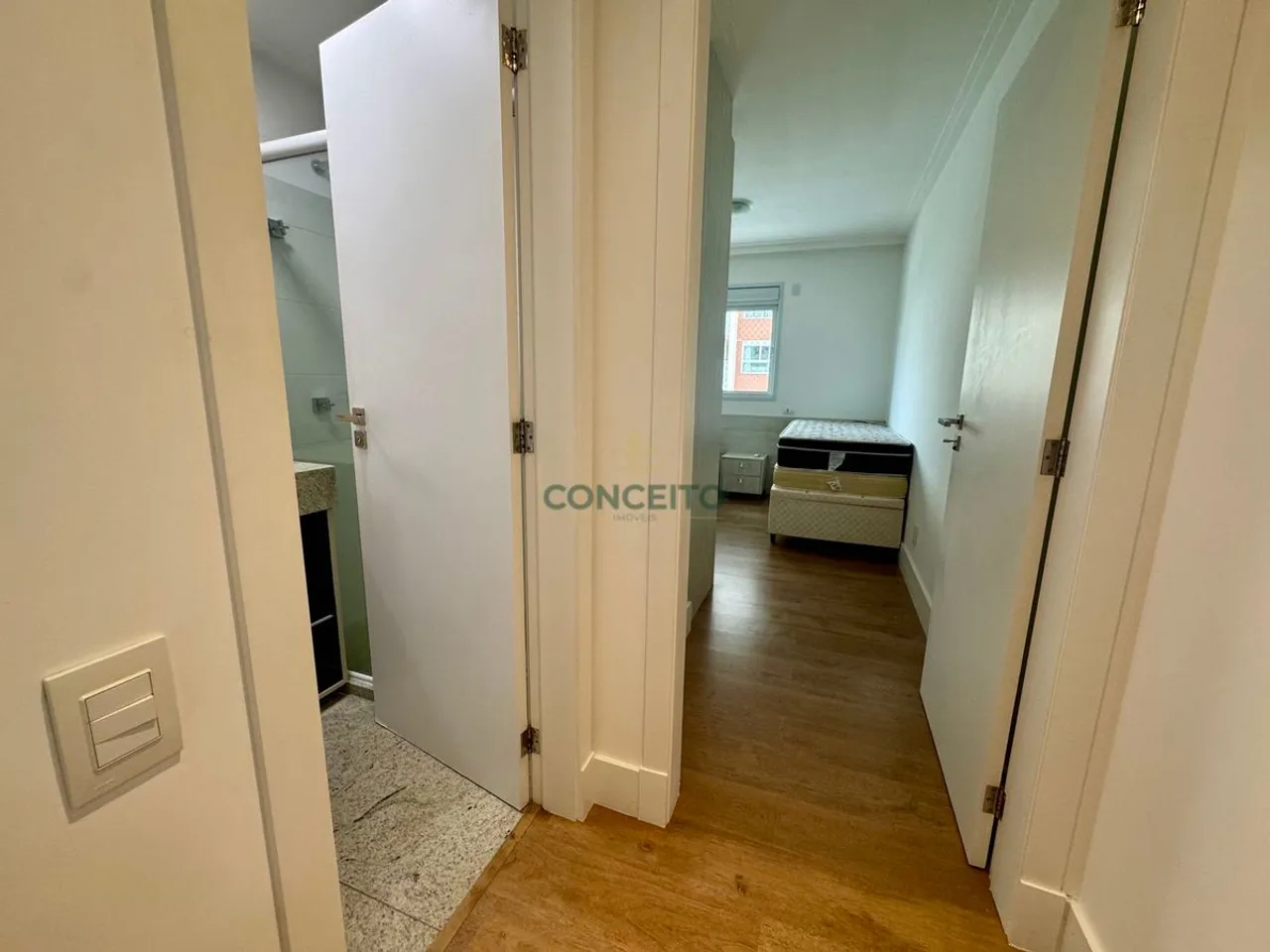 Furnished apartment, 94 m², with a glass-enclosed balcony — photo 10