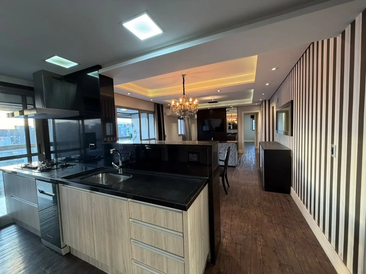 Floor-to-ceiling windows in a 3-bedroom apartment, 133 m² — photo 25