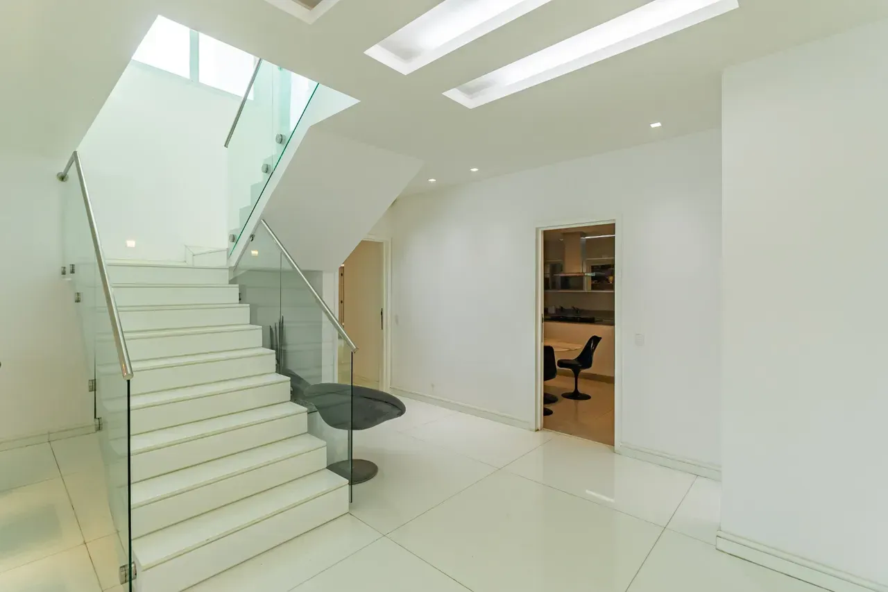 Apartment with 4 bedrooms, 5 bathrooms and balcony — photo 19