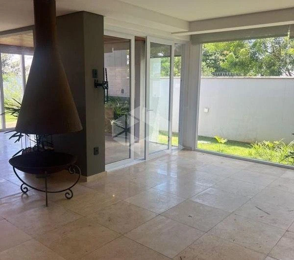 Rental house with 4 en-suite bedrooms and 350 m² — photo 4