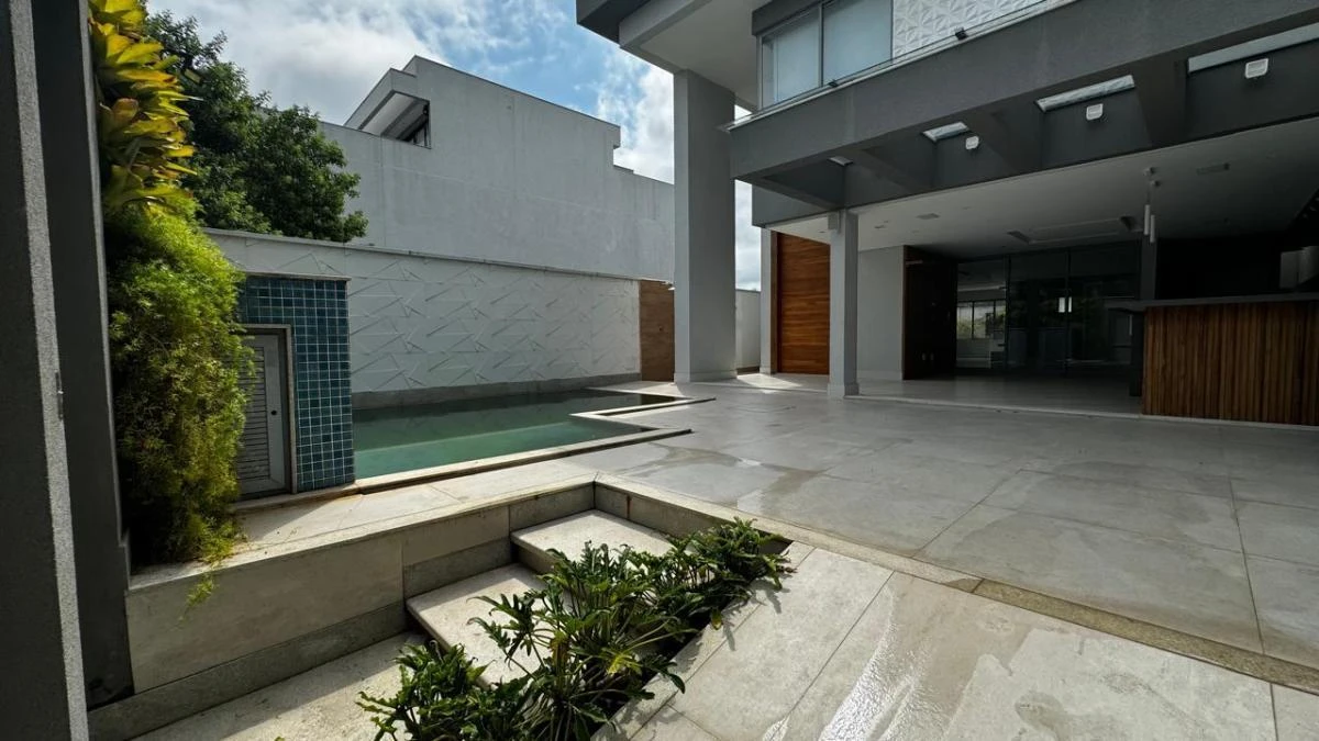 Condominium house with 3 en-suite bedrooms and 300 m² — photo 22