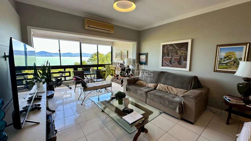246 m² duplex-style living with private BBQ