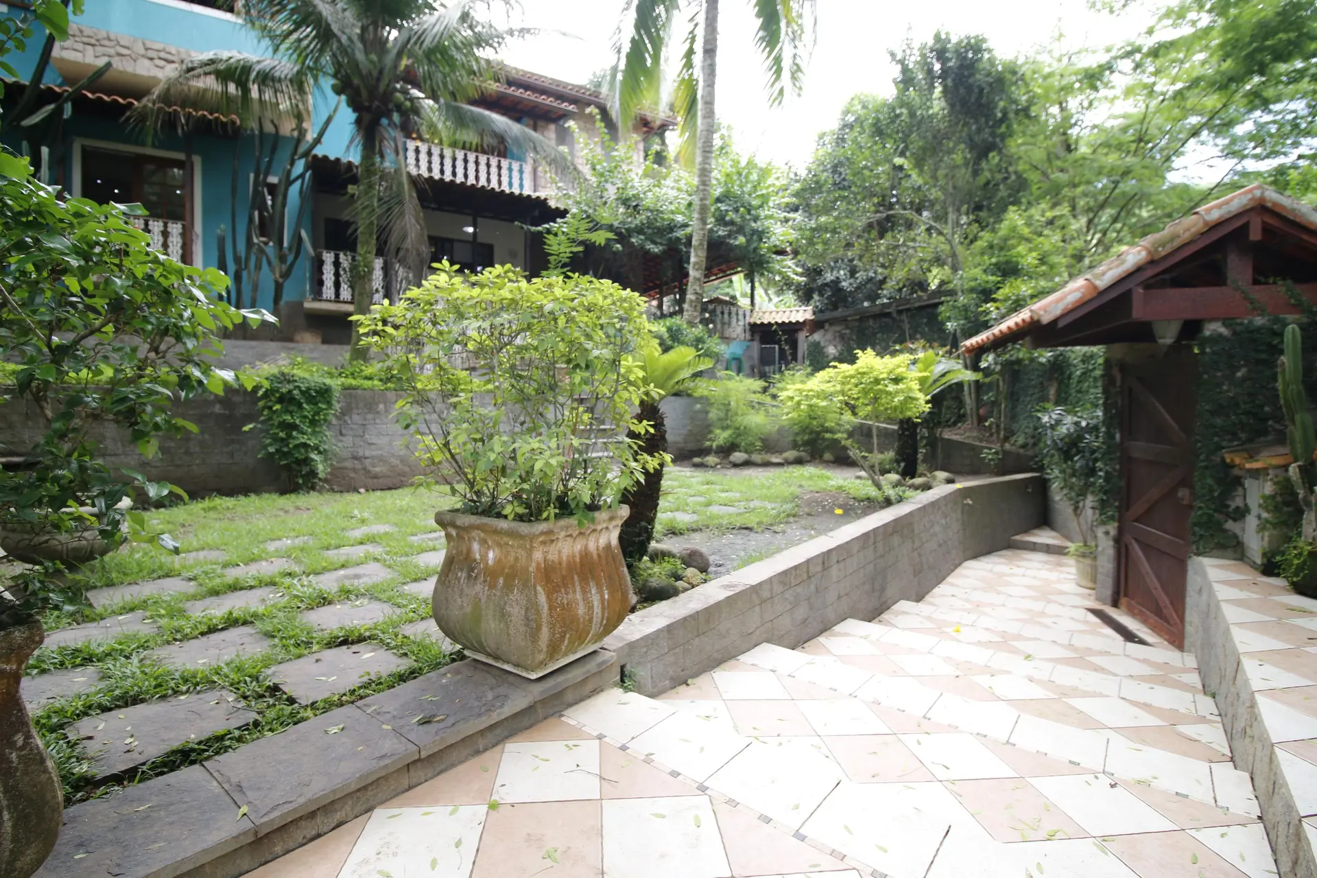 Furnished house, 700 m², with a jacuzzi — photo 67