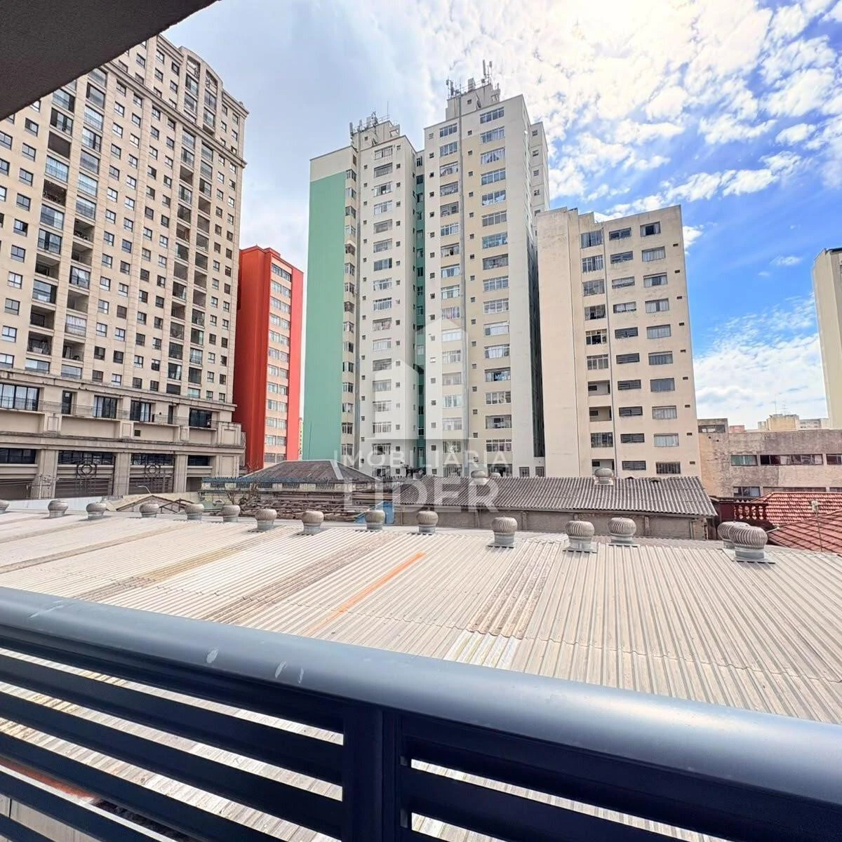 One-bedroom apartment in a building with a coworking space — photo 15