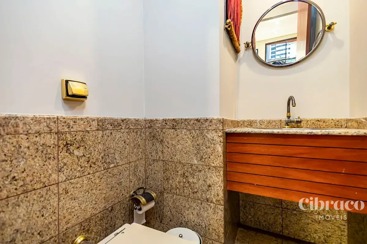 250 m² apartment with 3 bedrooms and a balcony — photo 8