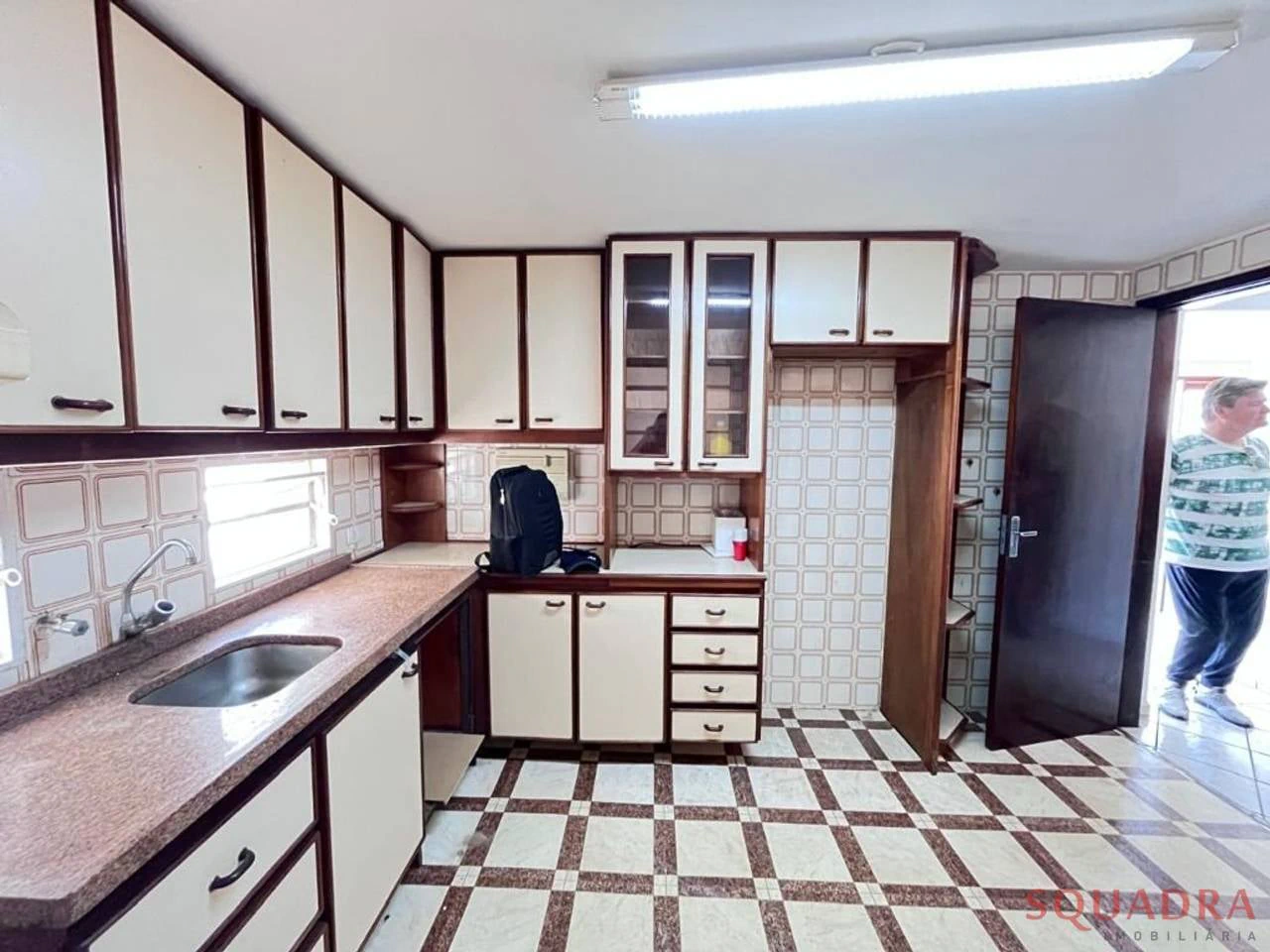 3-bedroom house with a bathtub in Curitiba — photo 2