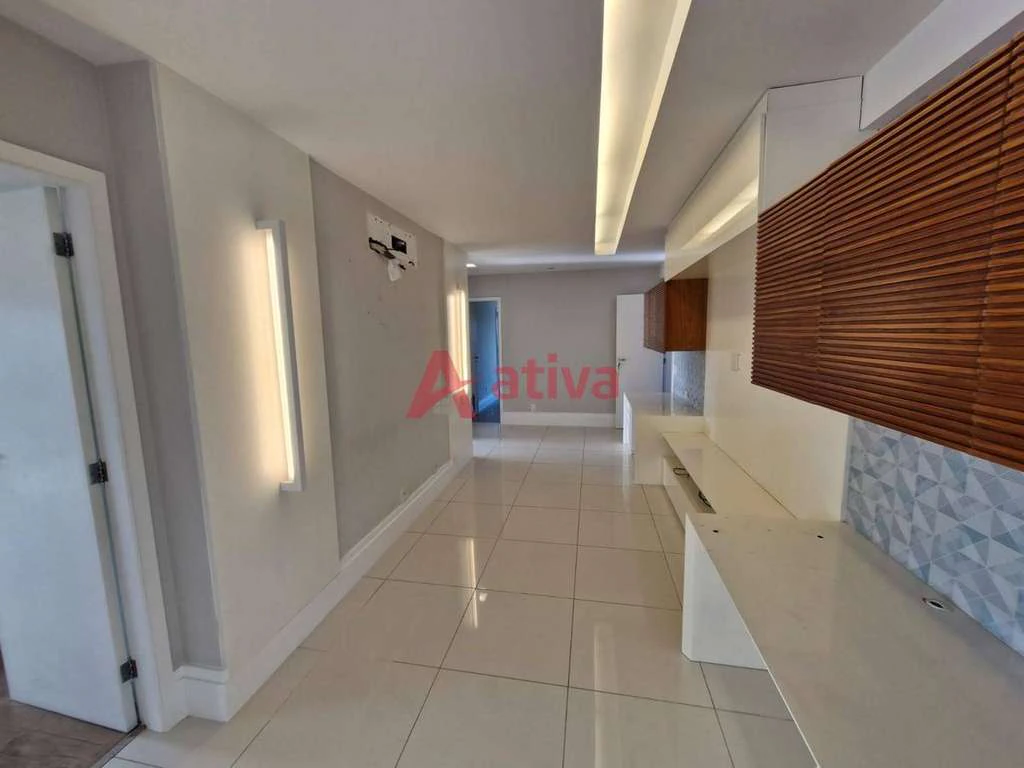 260 m² apartment with 4 en-suite bedrooms and laundry area — photo 23