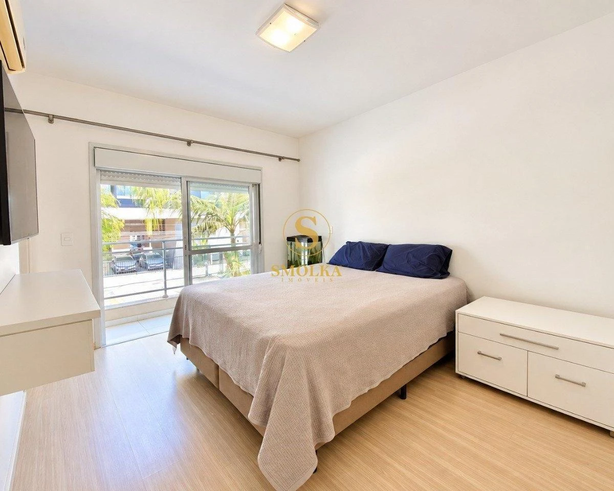 3-bedroom house with a walk-in closet in Florianópolis — photo 18