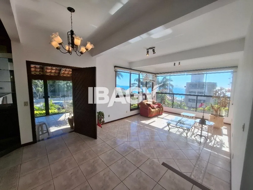 Furnished house with 5 bedrooms, 2 suites and 2 parking
