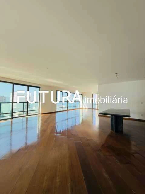 250 m² apartment with 4 bedrooms and 3 parking spots — photo 19