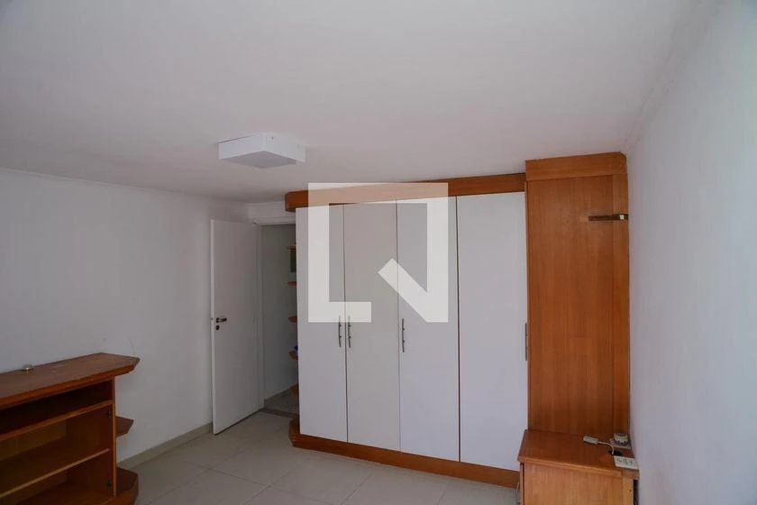 Top-floor rental with 4 bedrooms and 200 m² — photo 40