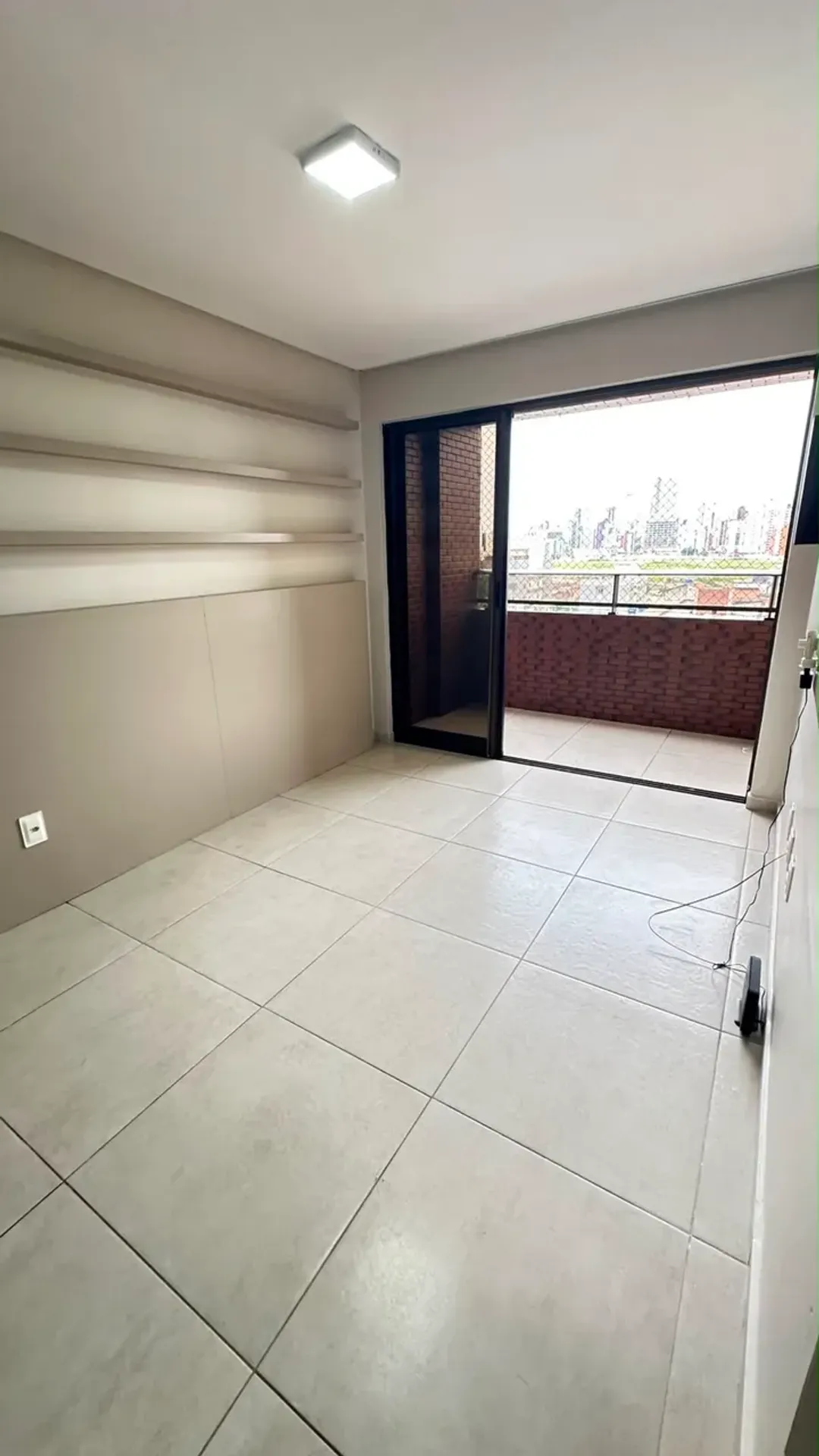 Apartamento mobiliado de 2 quartos com varanda 60 m²