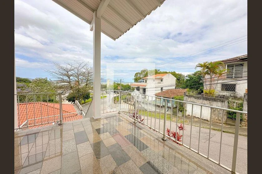Furnished house, 250 m², with a bathtub — photo 50