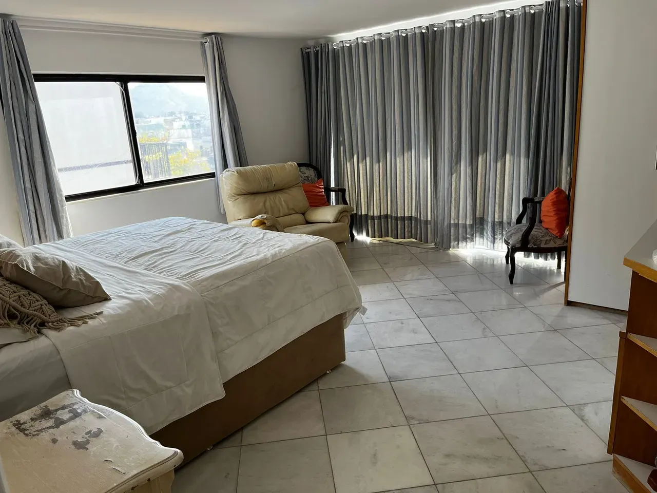 219 m² apartment with a bathtub and a private BBQ — photo 3