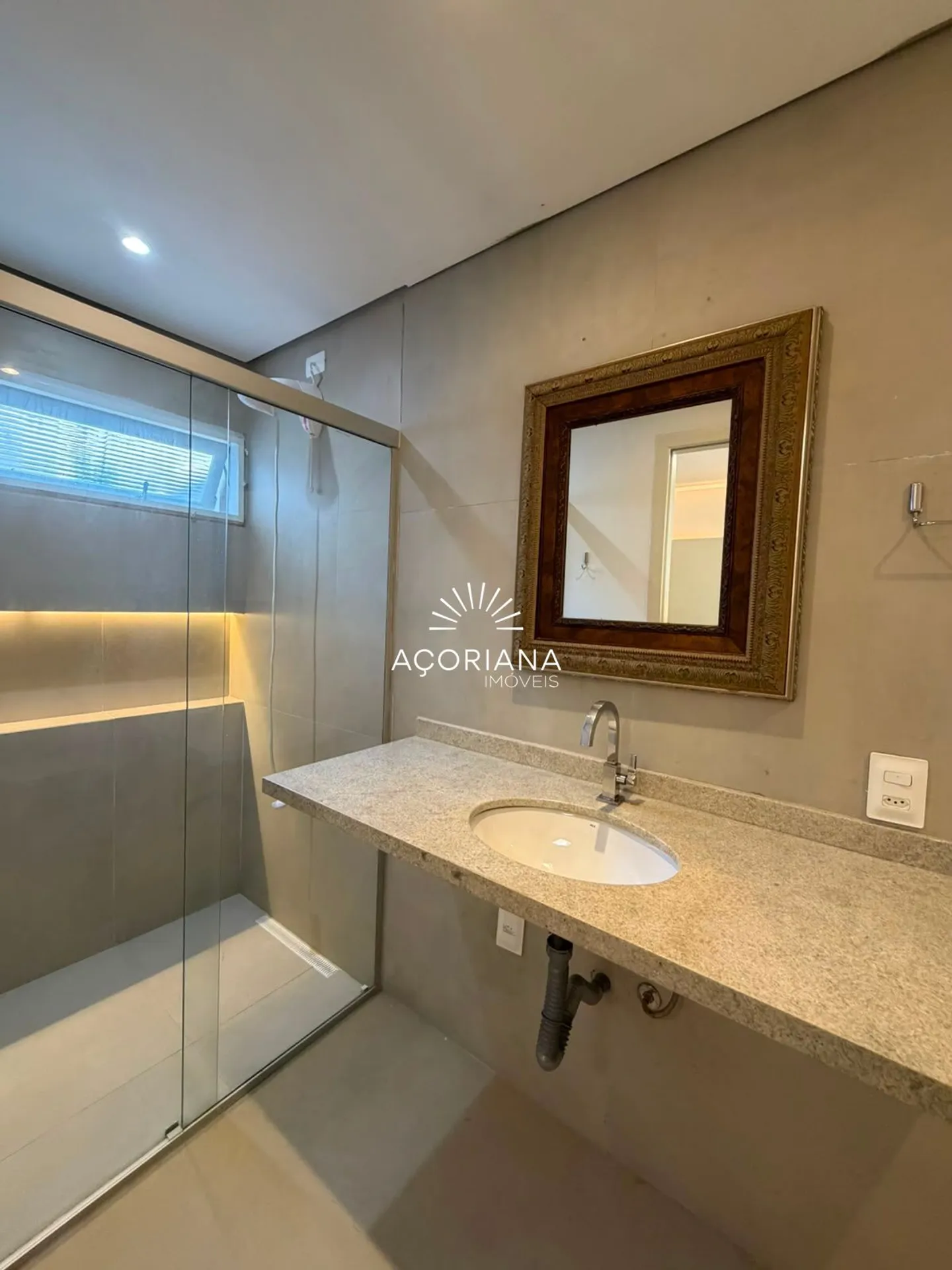 Furnished 600 m² house with 5 bedrooms and an integrated kitchen — photo 81