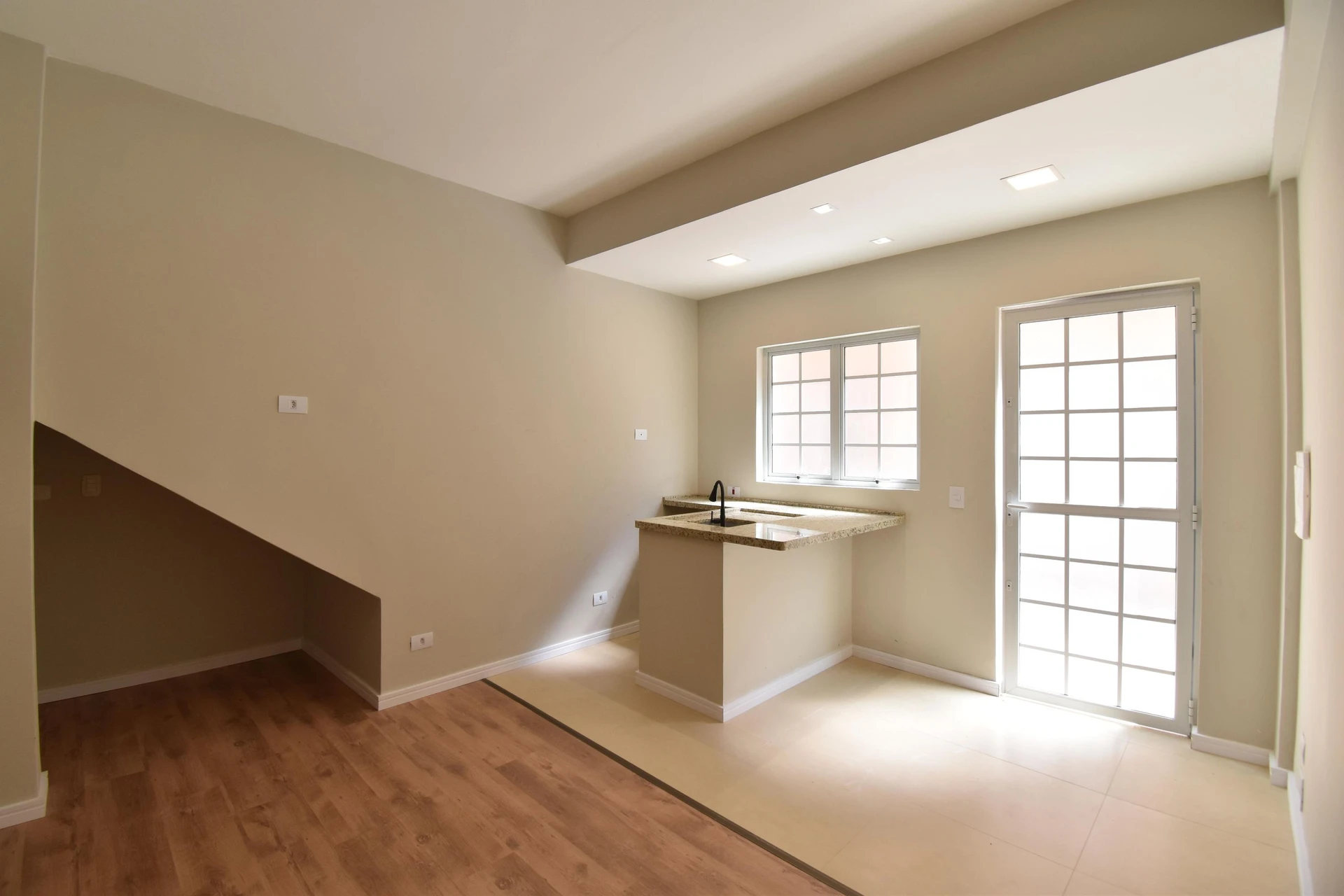 Studio, 38 m², with wood or laminate floors — photo 10