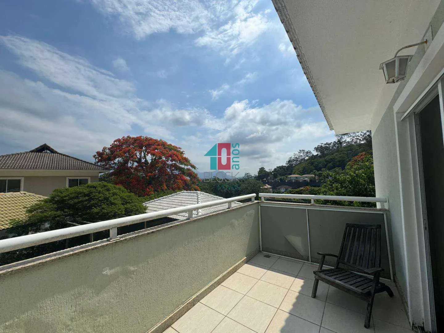 Furnished house with 5 bedrooms and 9 total bathrooms — photo 38
