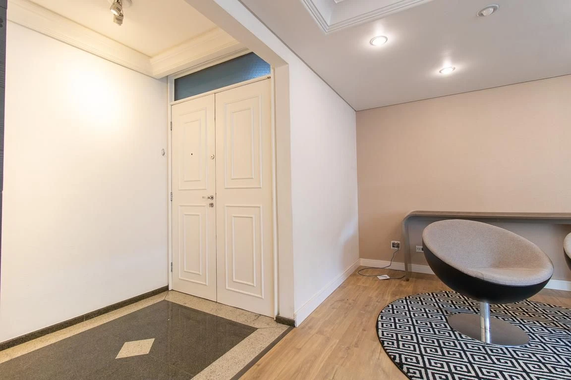3-bedroom apartment with a bathtub in Curitiba — photo 68