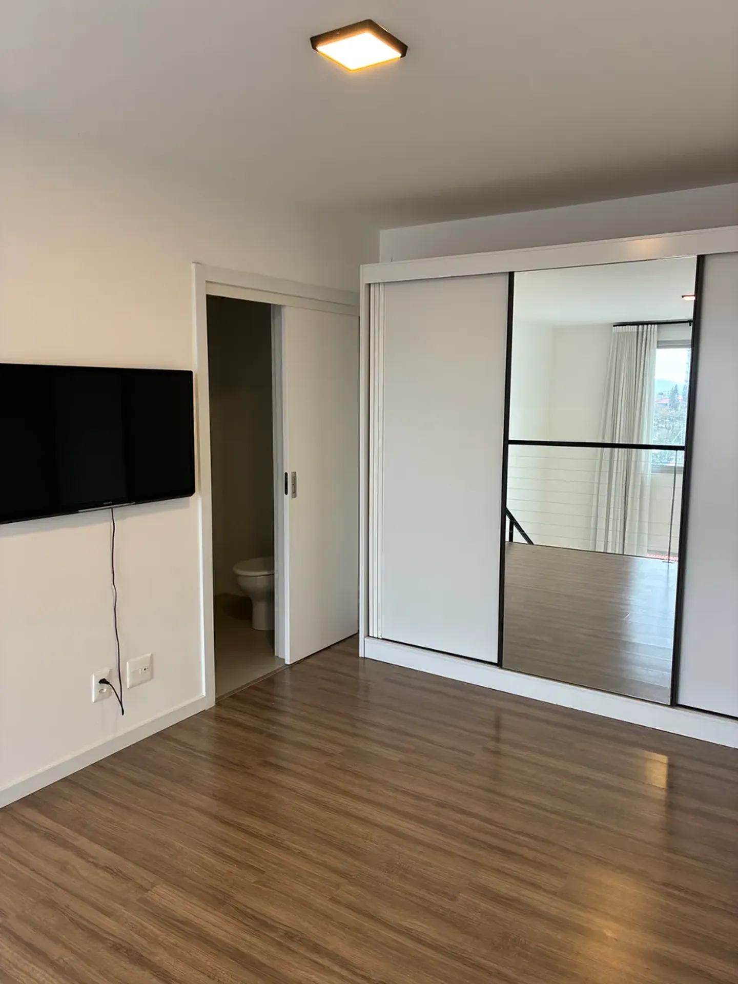 One-bedroom apartment with a mountain view in Florianópolis — photo 3