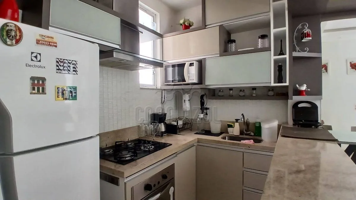 One-bedroom apartment with a mountain view in Rio de Janeiro — photo 15