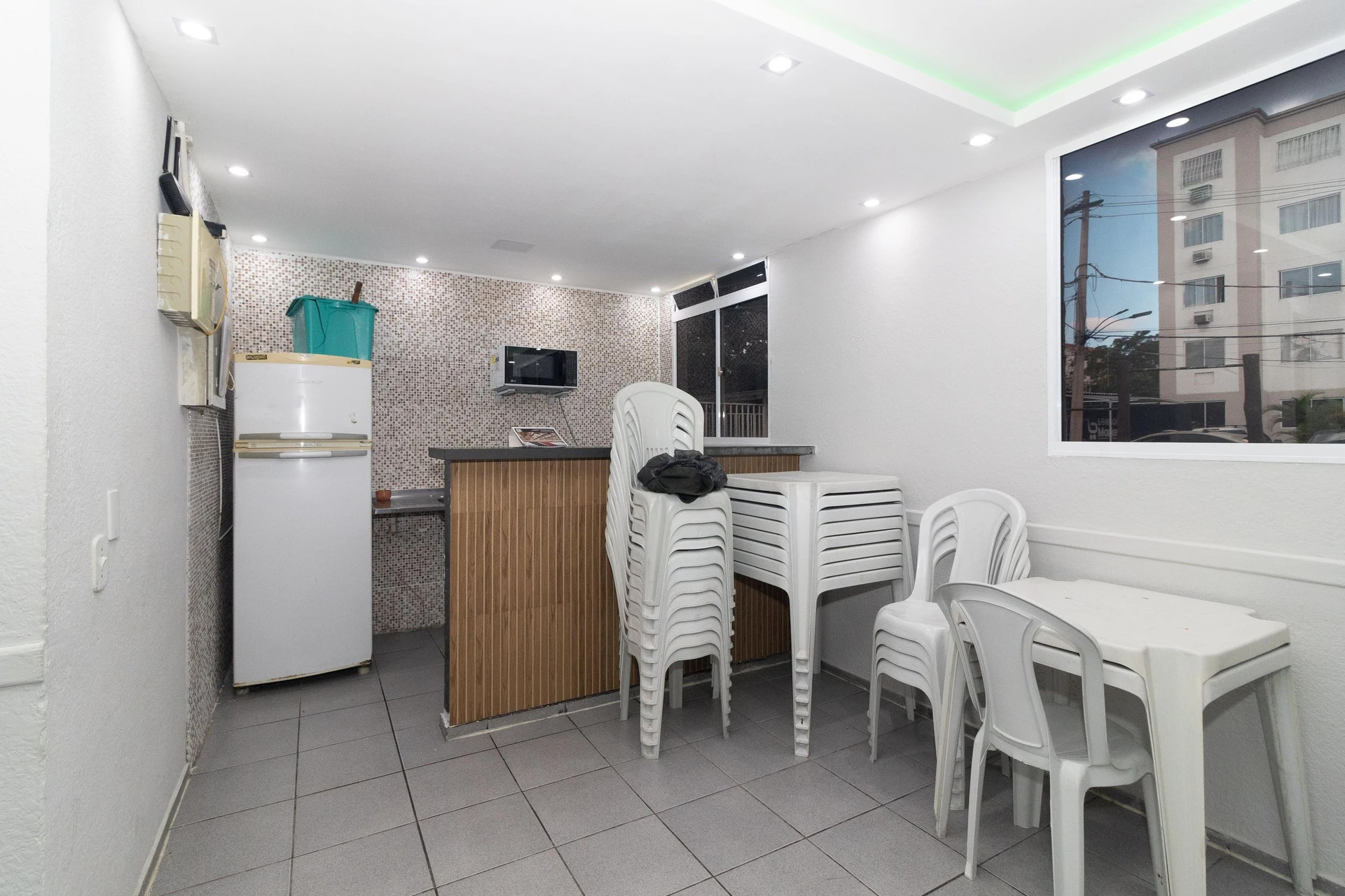 Furnished 2-bedroom apartment with 1 bathroom — photo 39