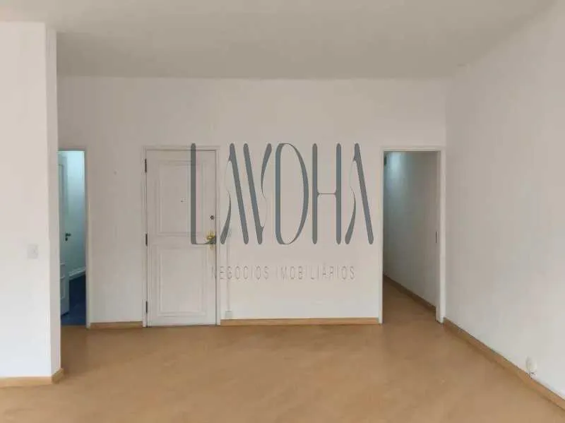 Apartment with 3 bedrooms and hardwood floors — photo 10