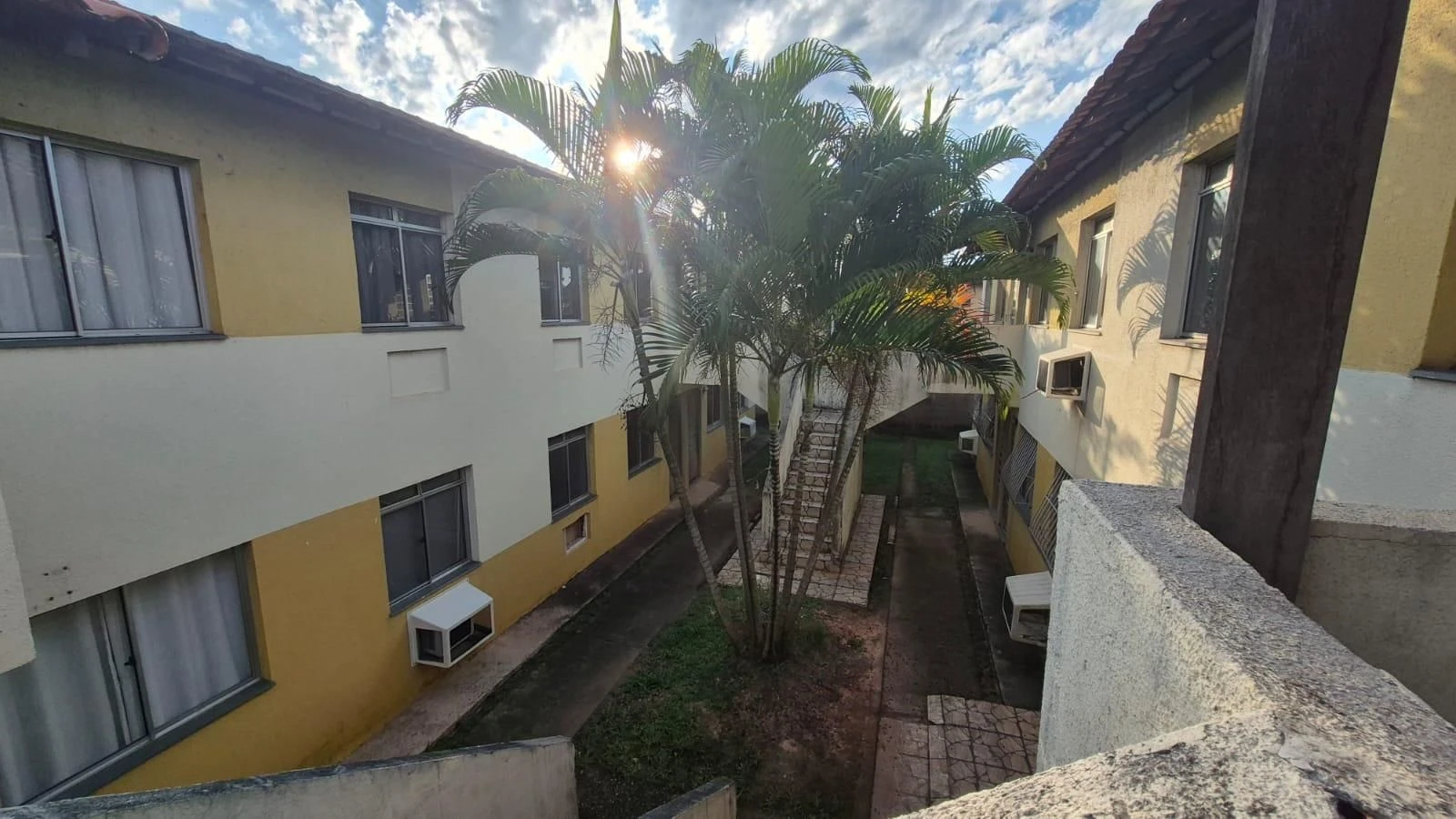 Unfurnished 2-bedroom apartment with a glass shower