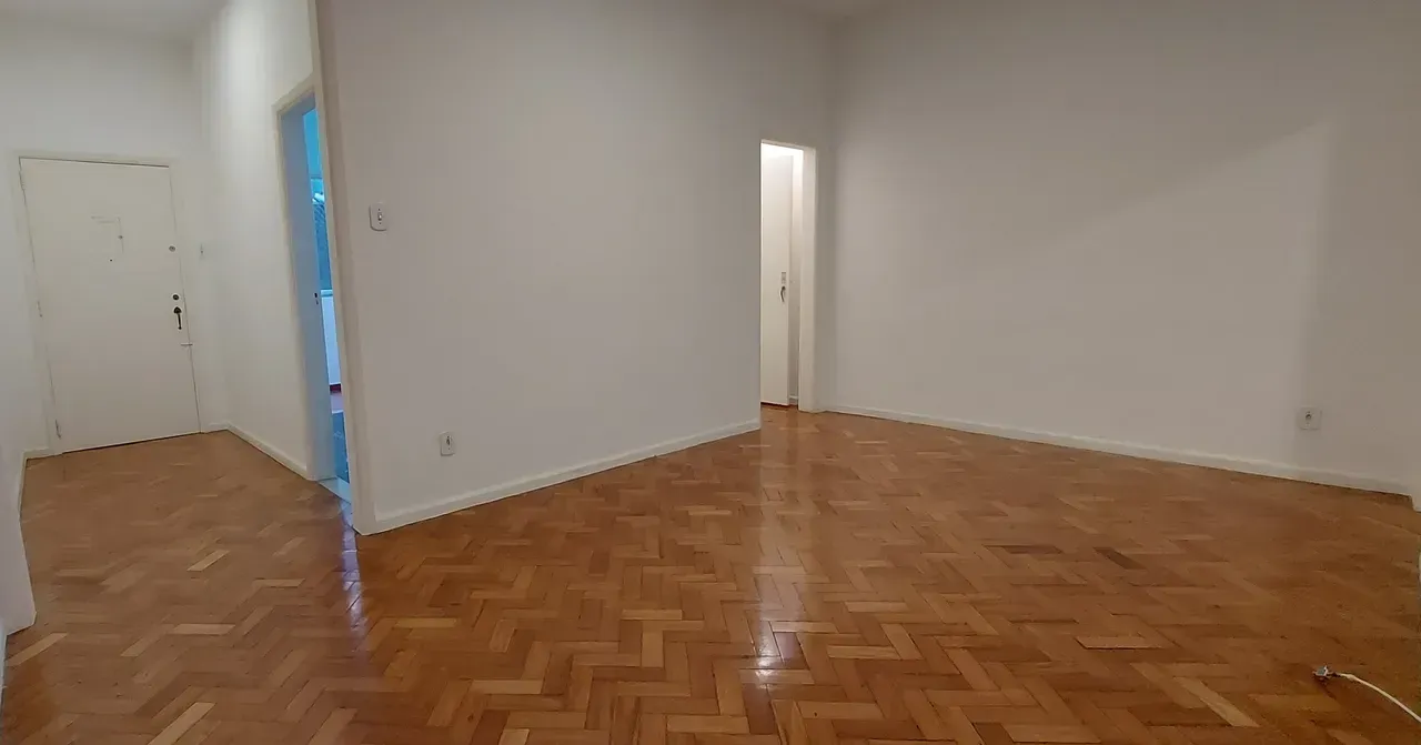 1-bedroom apartment with wood floors and glass shower — photo 11