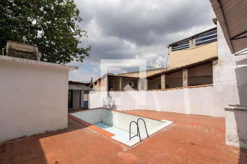 Rental house with 3 bedrooms and 300 m² of space — photo 44