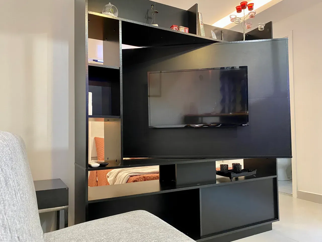 One-bedroom apartment with a washing machine — photo 2
