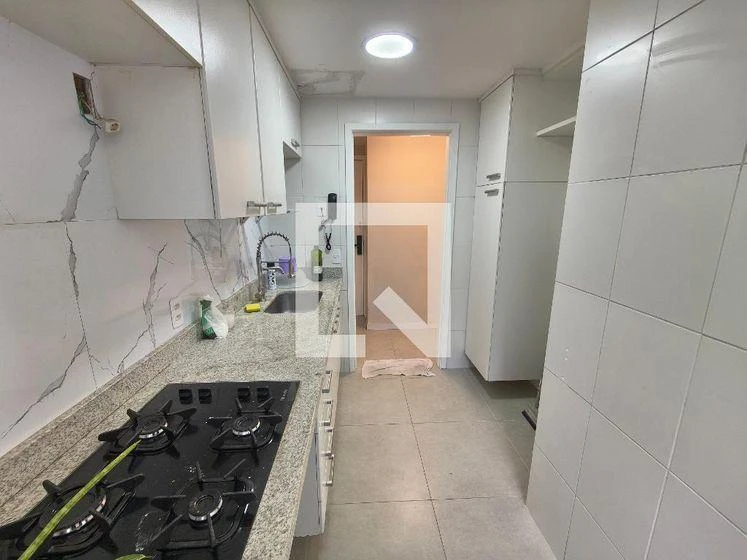 3-bedroom apartment with a glass-enclosed balcony — photo 16