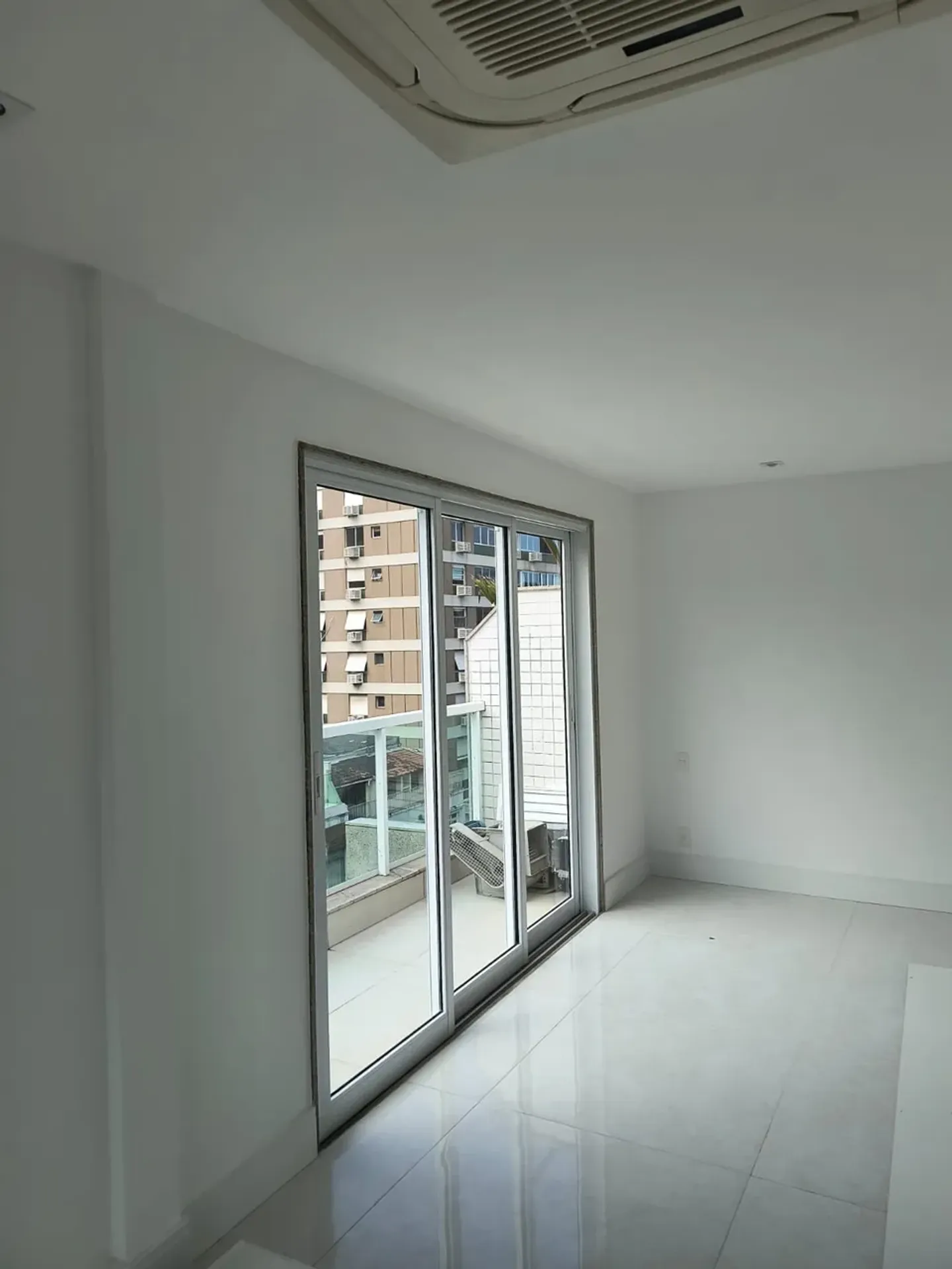 Rooftop apartment with 3 bedrooms and 1 bathroom — photo 57